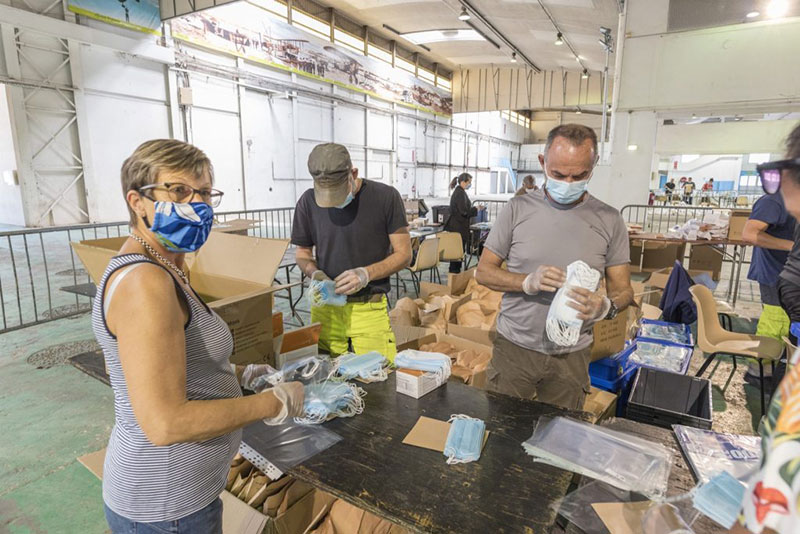 Distribution de masques aux Fréjusiens