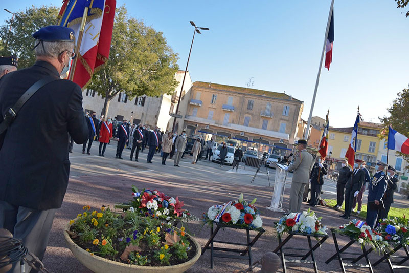 Commémoration du 102e anniversaire de l’Armistice du 11-Novembre 1918 : hommage aux “poilus“ tombés pour la France