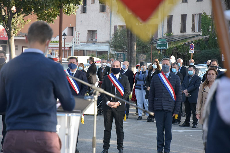 Commémoration du 102e anniversaire de l’Armistice du 11-Novembre 1918 : hommage aux “poilus“ tombés pour la France