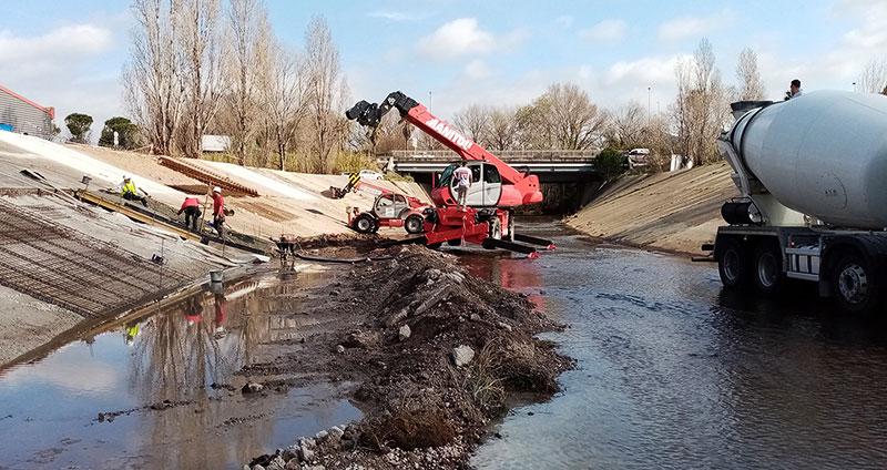 Confortement des digues du Reyran : les travaux se poursuivent