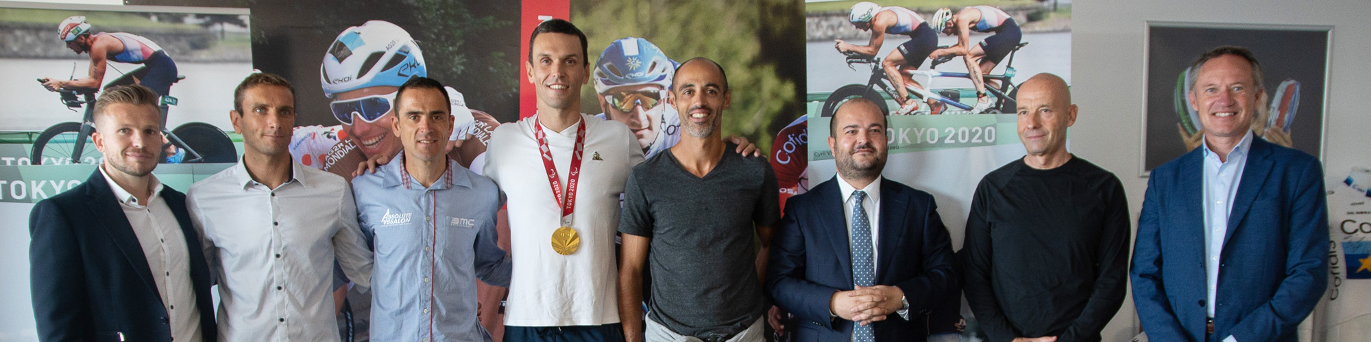 Image d'illustration : David Rachline remet la médaille de la ville à Alexis Hanquinquant, champion olympique de paratriathlon à Tokyo