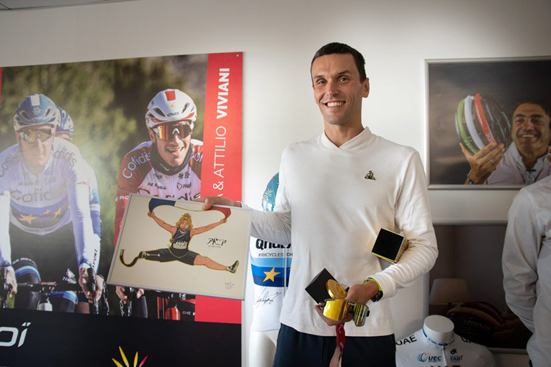 David Rachline remet la médaille de la ville à Alexis Hanquinquant, champion olympique de paratriathlon à Tokyo