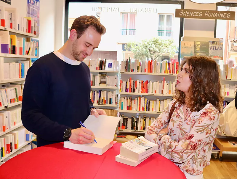 Joël Dicker en dédicace à Fréjus