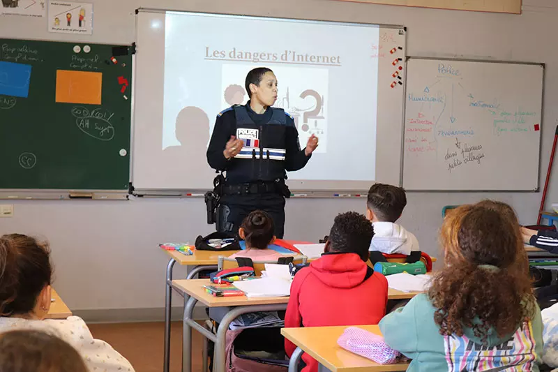 Prévention dans les écoles sur les dangers d’internet