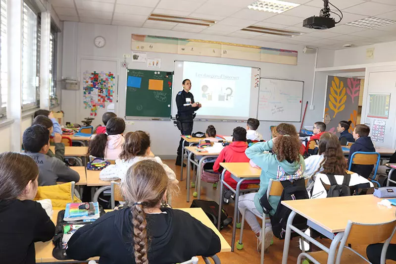 Prévention dans les écoles sur les dangers d’internet