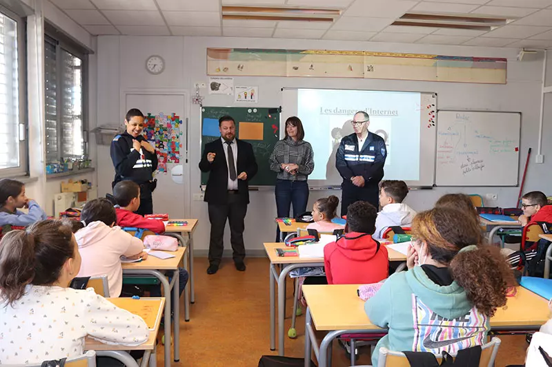 Prévention dans les écoles sur les dangers d’internet