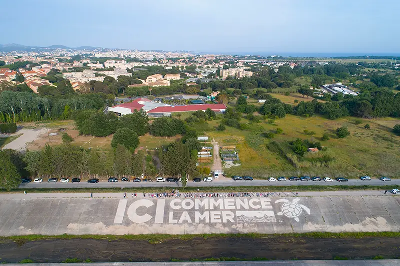 Un Clean-Tag géant sur les berges du Reyran