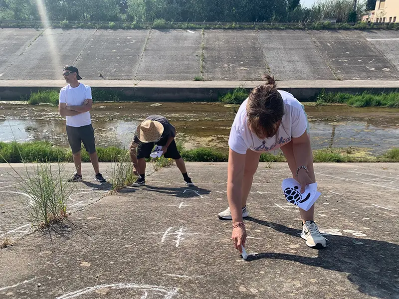 Un Clean-Tag géant sur les berges du Reyran