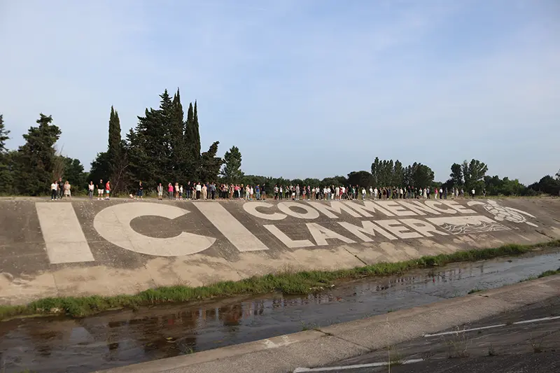 Un Clean-Tag géant sur les berges du Reyran