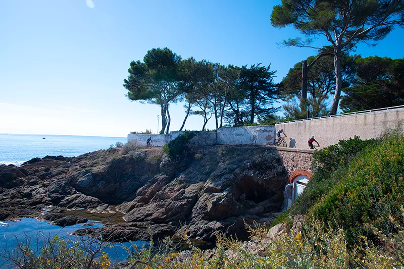 Roc d’Azur : les cyclistes entre mer et montagne