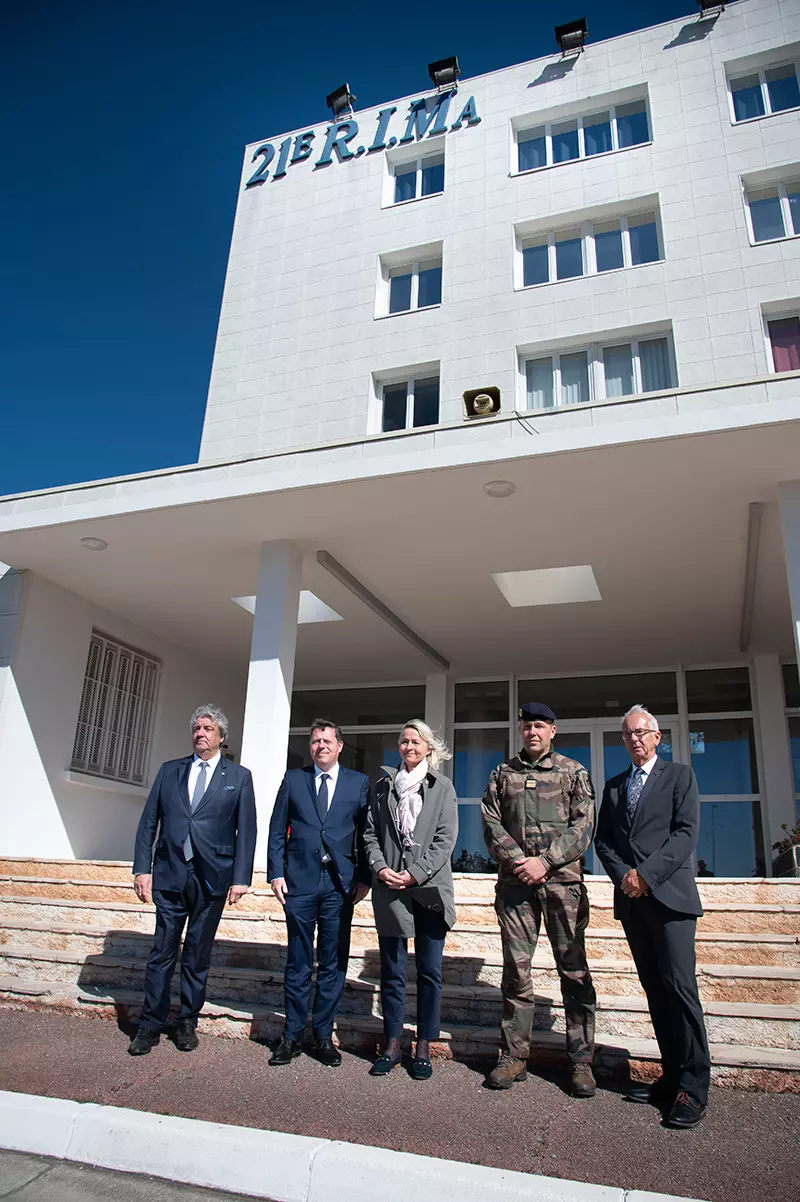 Les élus des villes de Fréjus et de Saint-Raphaël étaient au 21ème RIMa pour une visite approfondie aux côtés du Chef de corps du Régiment, le colonel Aurélien Moy.