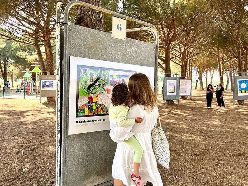 Le Maire et les élèves inaugurent l’exposition Eco’liés pour la Nature !