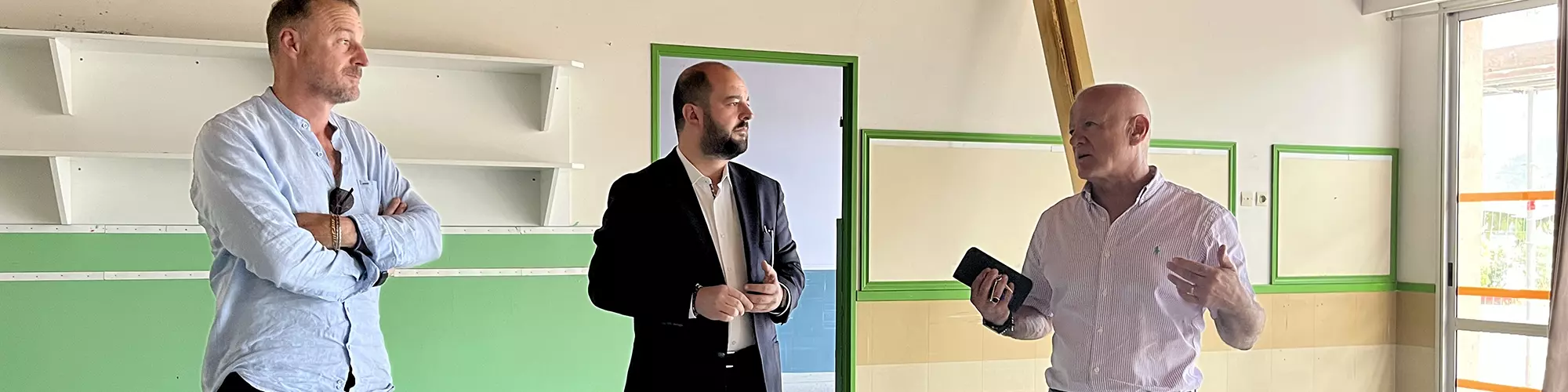 Image d'illustration : Le Maire David Rachline se rend à l’école René Char pour observer l’avancée des travaux !