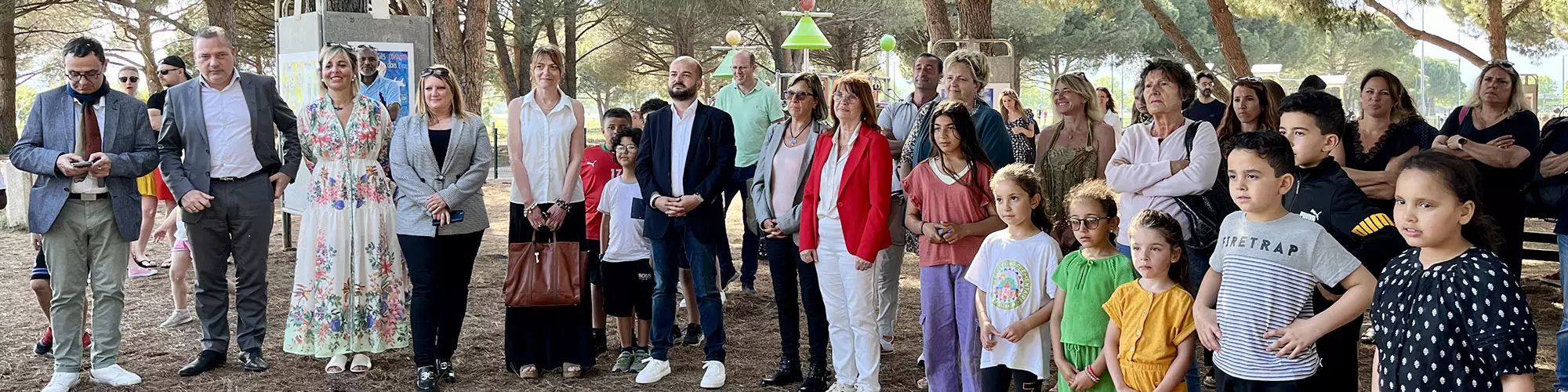 Image d'illustration : Le Maire et les élèves inaugurent l’exposition Eco’liés pour la Nature !