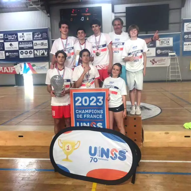 Graines de champions du volley-ball UNSS au collège les Chênes