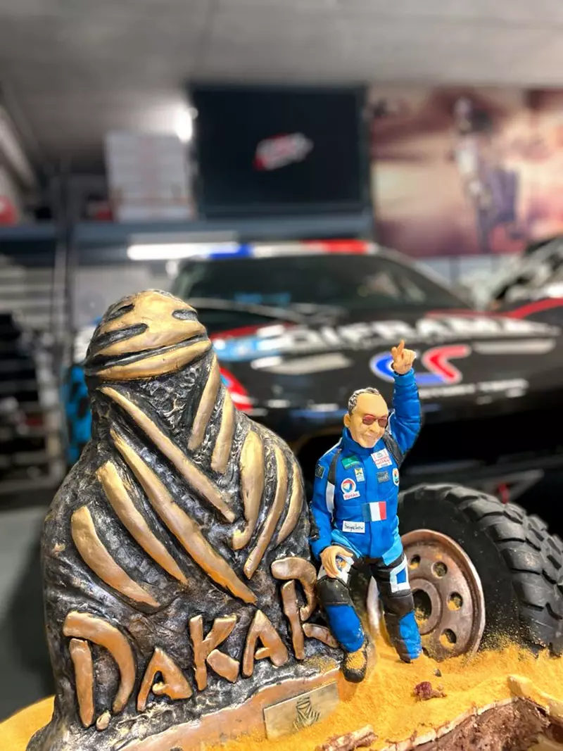 Le Maire aux côtés des pilotes qui participeront au Dakar 2024 !