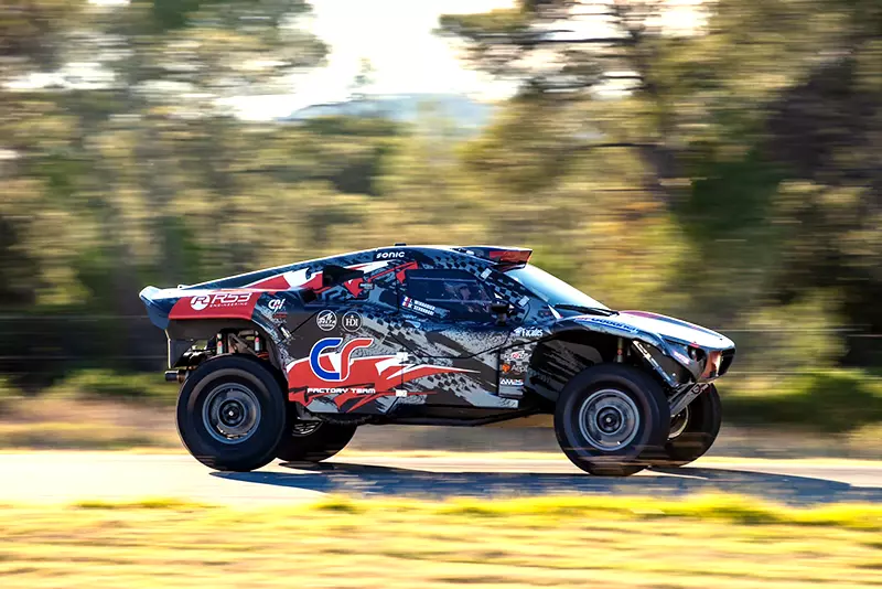 Le Maire aux côtés des pilotes qui participeront au Dakar 2024 !