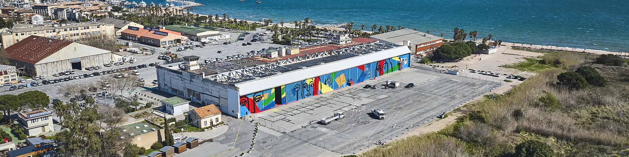 Image d'illustration : Derniers coups de peinture sur la fresque de la Base nature