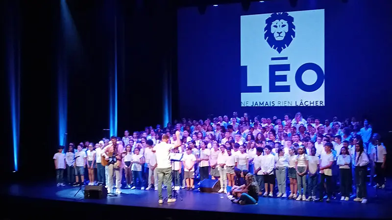 Spectacle caritatif : un grand succès pour les élèves de Fréjus !