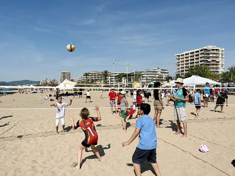 Volley-Ball : 1000 élèves réunis sur la plage pour l’opération Smashy