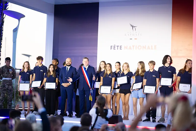 la cérémonie s’est déroulée à Saint-Raphaël, en présence de David Rachline, Maire de Fréjus et Premier Vice-Président d’Estérel Côte d’Azur Agglomération, aux côtés de Frédéric Masquelier, Maire de Saint-Raphaël et Président d’Estérel Côte d’Azur Agglomération.