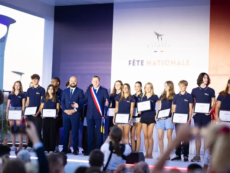 la cérémonie s’est déroulée à Saint-Raphaël, en présence de David Rachline, Maire de Fréjus et Premier Vice-Président d’Estérel Côte d’Azur Agglomération, aux côtés de Frédéric Masquelier, Maire de Saint-Raphaël et Président d’Estérel Côte d’Azur Agglomération.
