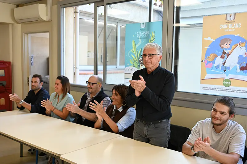 Patrick Perona félicite les les futurs chefs.