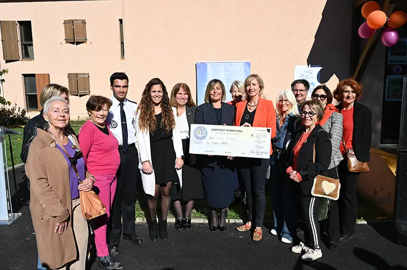 Un chèque de 2000 € a été remis pour soutenir ce dispositif