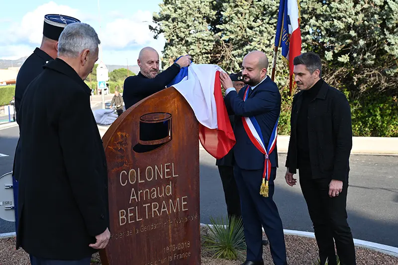 D�voilement de la plaque Arnaud Beltrame