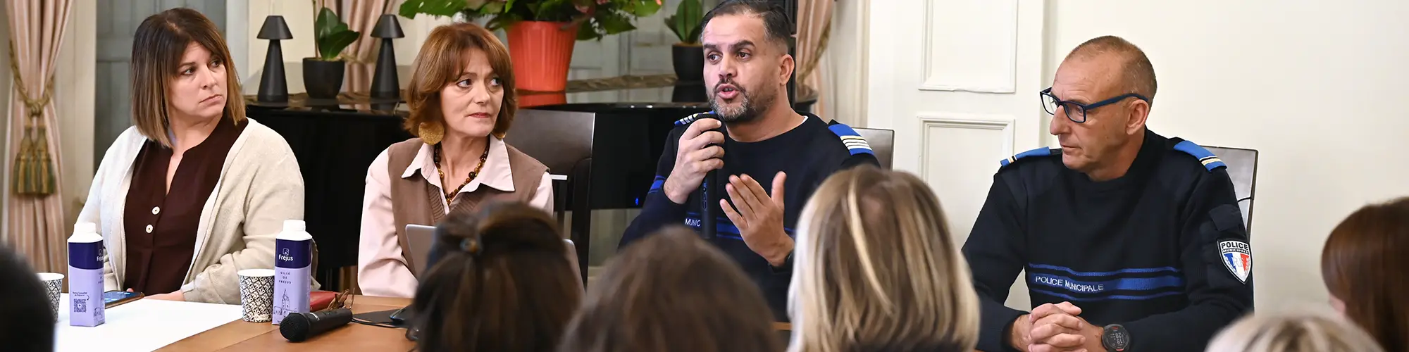 Image d'illustration : Police Municipale et parents d&rsquo;élèves se rencontrent