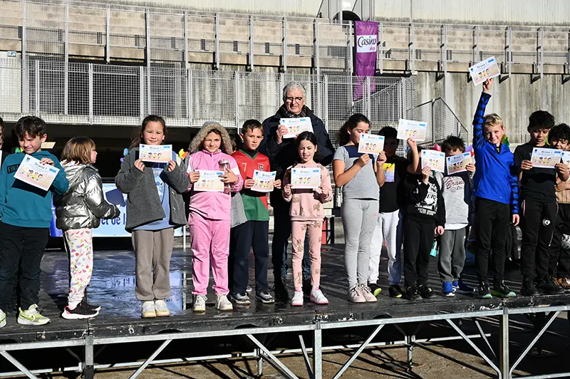 Remise des prix avec Patrick Pérona, adjoint au Maire délégué aux Sports