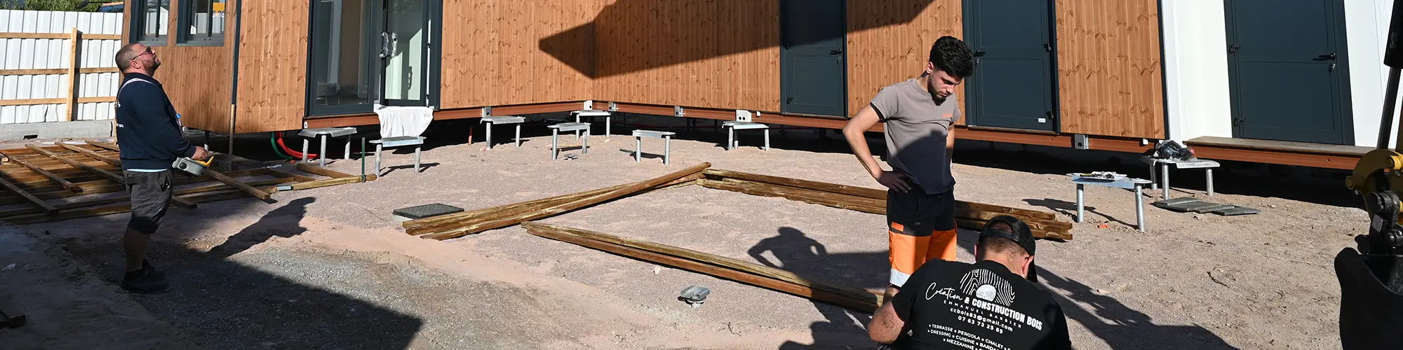 Image d'illustration : Installation du futur chalet Handiplage